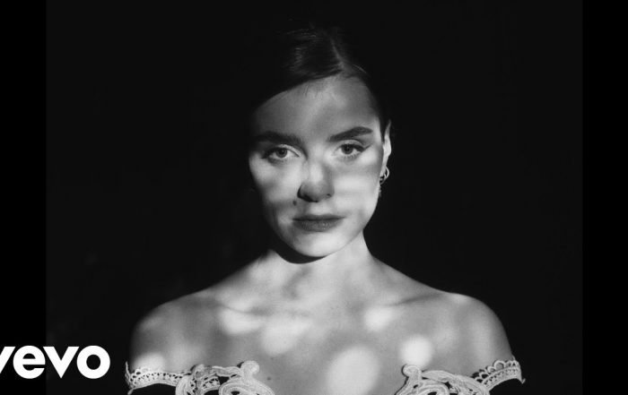 Eydís Evensen - Midnight Moon feat. GDRN (Video), Neoclassical music genre, Nagamag Magazine