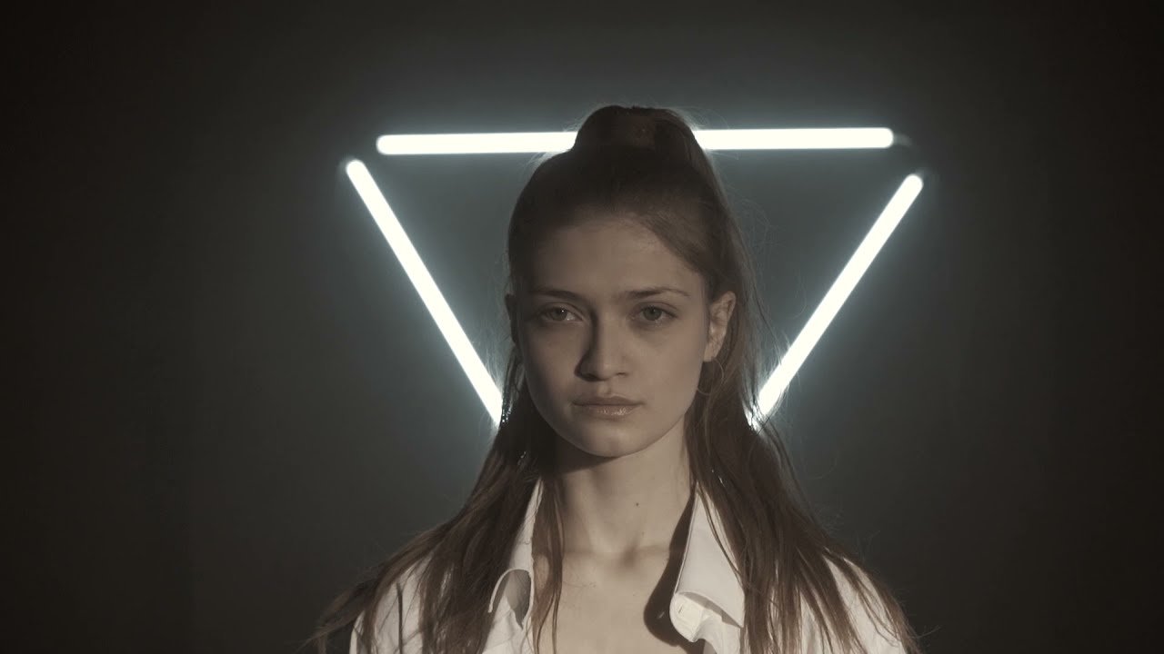 Alega, Flackax - Brave (Official music video) (Video), Blogwave music genre, Nagamag Magazine