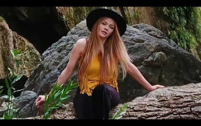Heavy Heavy Heart | Natalie Gelman | Official Music Video (Video), Rock music genre, Nagamag Magazine