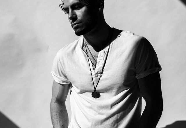 Michael Taylor - Fighting Gravity (Spotify), Pop music genre, Nagamag Magazine