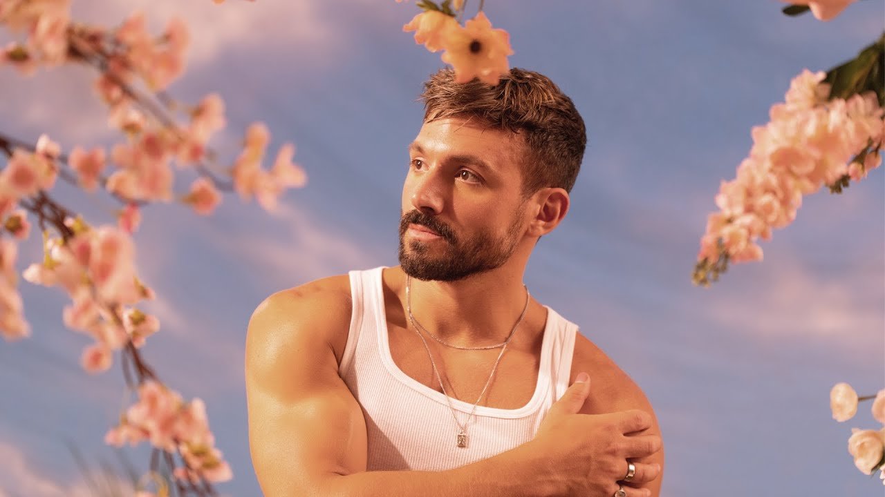 Alfie Arcuri - DEVILS LIPS (Video), Pop music genre, Nagamag Magazine