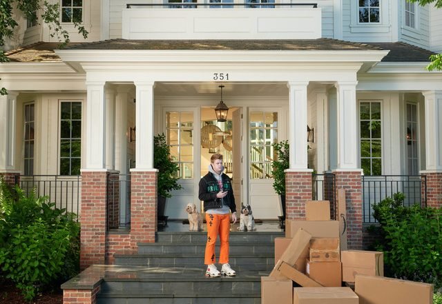 Conor Bvrns - Mansion On A Hill (Spotify), Pop music genre, Nagamag Magazine