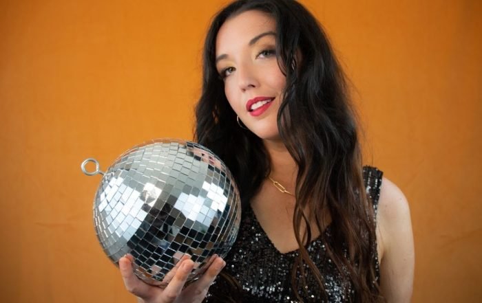 Niki Kennedy - Get Back in the Groove (Video), Pop music genre, Nagamag Magazine
