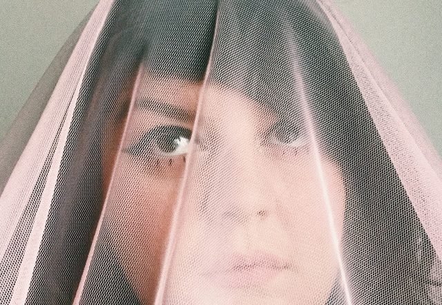 November Ultra - open arms, Pop music genre, Nagamag Magazine