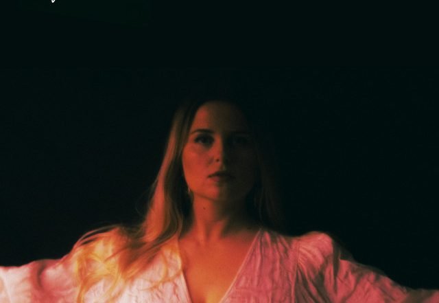 Olga Amalie - Signe Lita, Pop music genre, Nagamag Magazine
