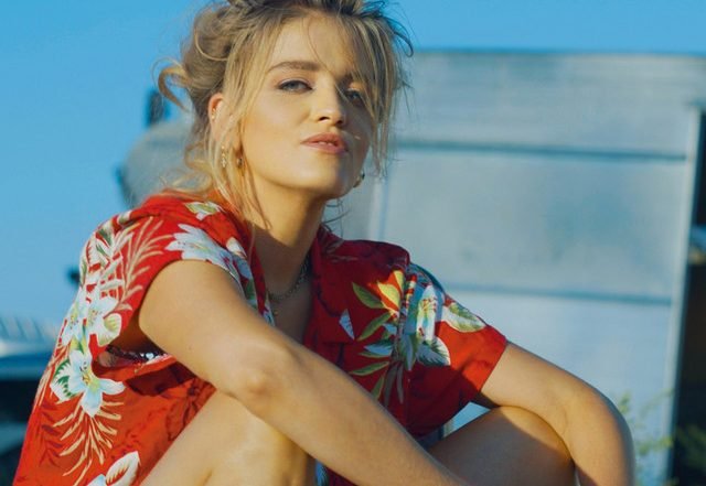 Eliott jane - Billie, Pop music genre, Nagamag Magazine