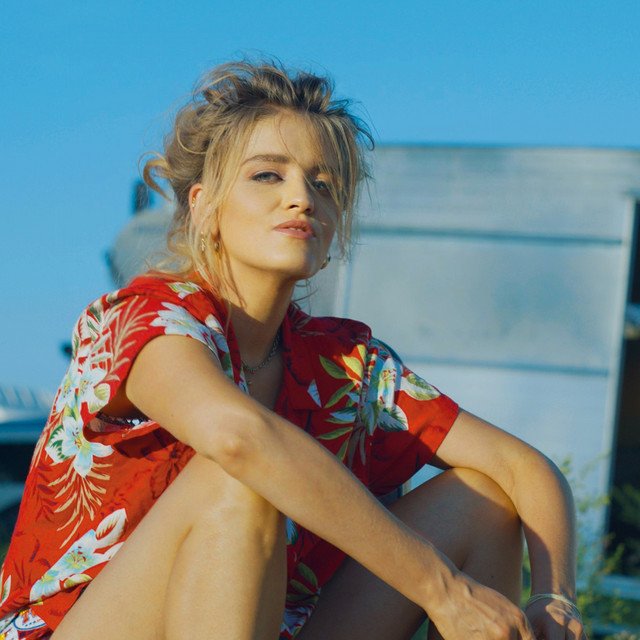 Eliott jane - Billie, Pop music genre, Nagamag Magazine