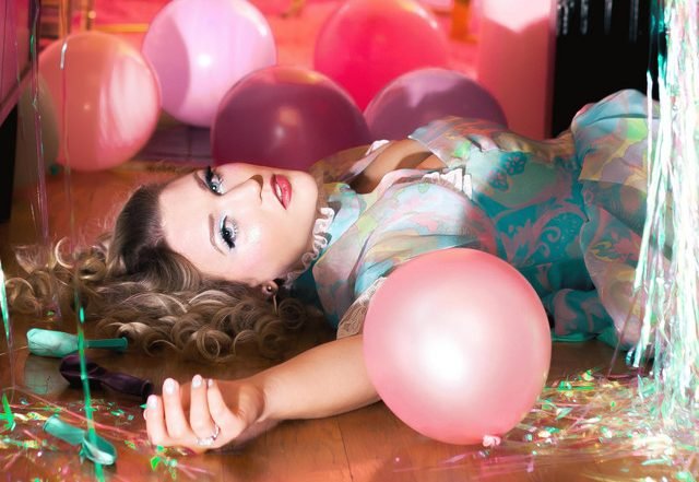 Maddie Ettrich - Decaying Candles, Pop music genre, Nagamag Magazine