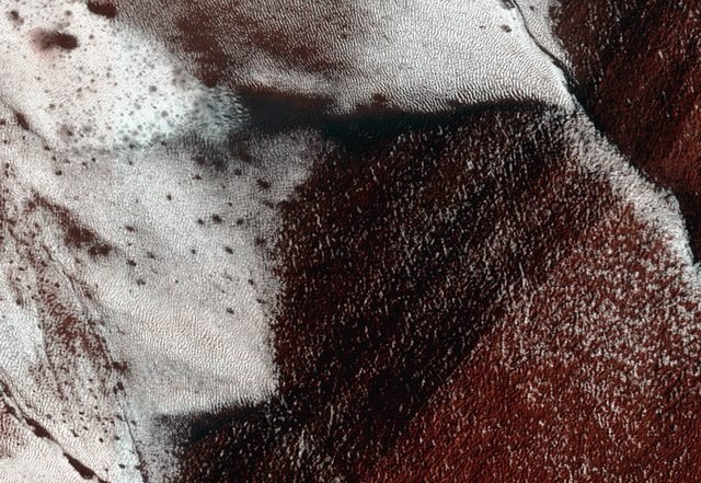 Nili Fossae - Hold, Neoclassical music genre, Nagamag Magazine