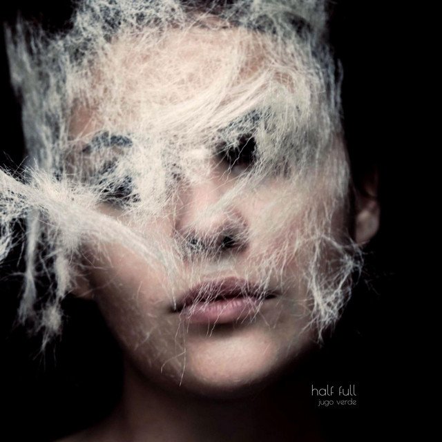 jugo verde – half full