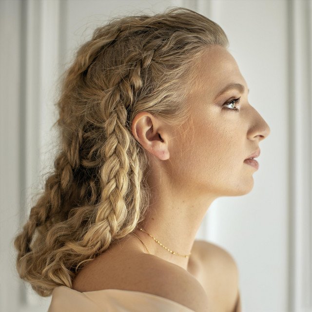 Signe – Back to Center