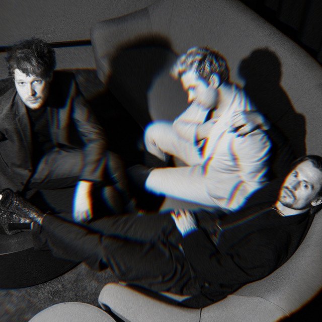 farewell-dear-ghost-parade-nagamag-music-magazine Farewell Dear Ghost – Parade