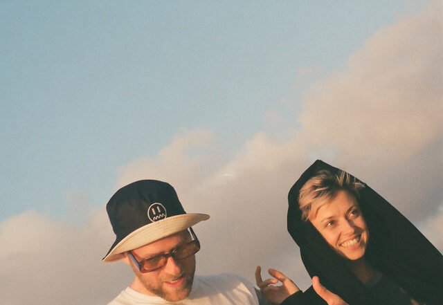 Sasha & The Bear - Wake me up, Pop music genre, Nagamag Magazine