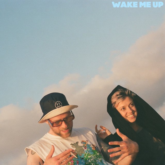 Sasha & The Bear – Wake me up