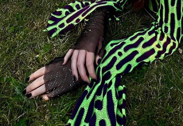 veiles - Holding Hands, Pop music genre, Nagamag Magazine