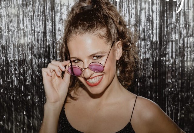 Eve Kelly - Dance With Me, Pop music genre, Nagamag Magazine