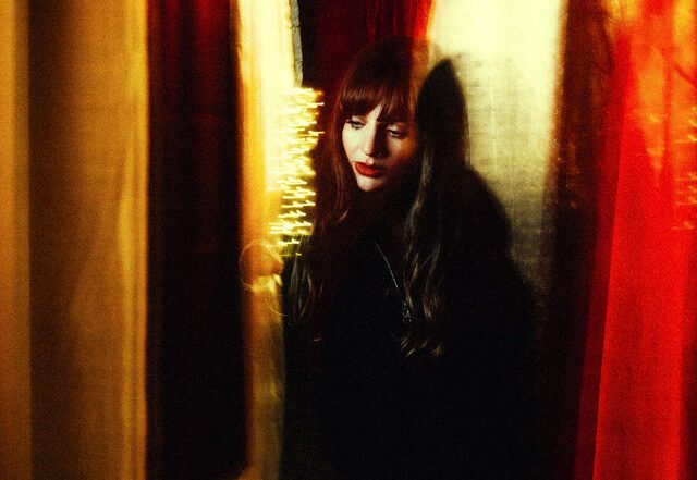 Anna Smyrk - I Don't Want to Meet Your Mother, Pop music genre, Nagamag Magazine