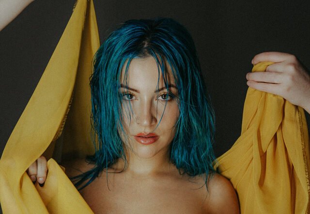 Charlotte Sands - Alright (Live Performance Video), Pop music genre, Nagamag Magazine