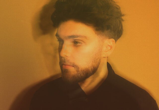 Chris de Sarandy - Autopilot, Pop music genre, Nagamag Magazine