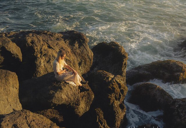 AMAARA - Bright Lights, Pop music genre, Nagamag Magazine