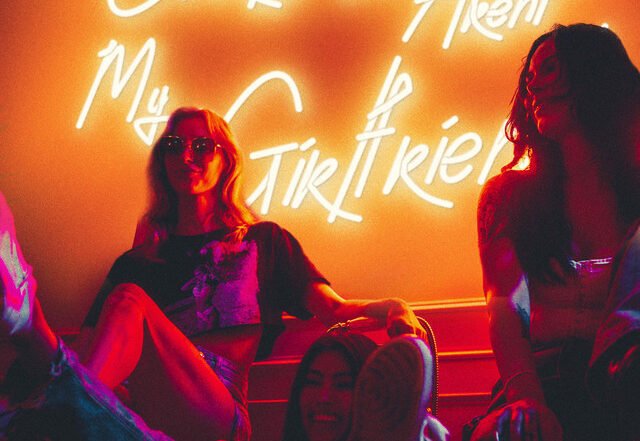 Mike Ruby - girls that aren't my girlfriend, Pop music genre, Nagamag Magazine