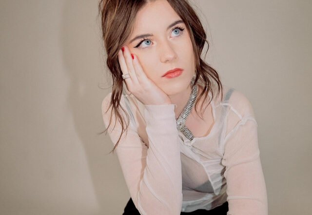 Laura Davidson - Dime a Dozen, Pop music genre, Nagamag Magazine