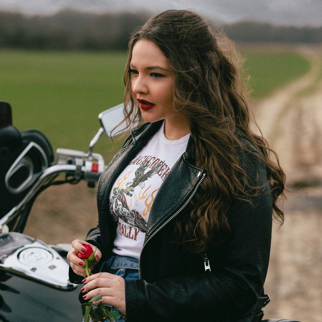 olivia-mae-graham-red-rose-nagamag-music-magazine Olivia Mae Graham – Red Rose