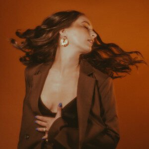 Julia Gartha - Leave Me Lonely | Pop music review, Pop music genre, Nagamag Magazine