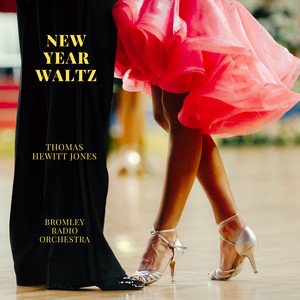 thomas-hewitt-jones-new-year-waltz-neoclassical-music-review-nagamag-music-magazine Thomas Hewitt Jones – New Year Waltz | Neoclassical music review