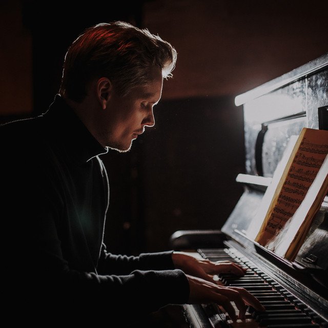 a-blomqvist-parallel-neoclassical-music-review-nagamag-music-magazine A. Blomqvist – Parallel | Neoclassical music review