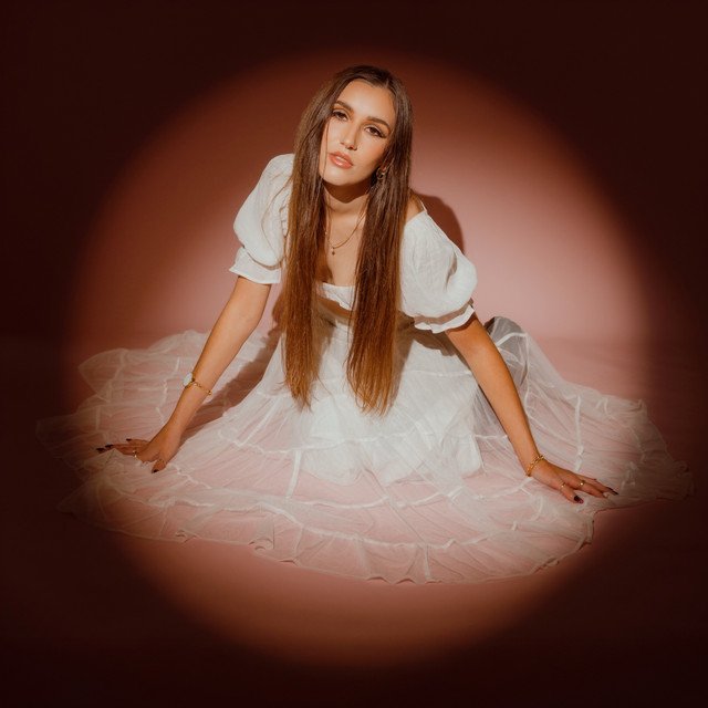 elaskia-either-way-i-lose-pop-album-cover-nagamag-music-magazine Pop Review: “Either Way I Lose” by Elaskia