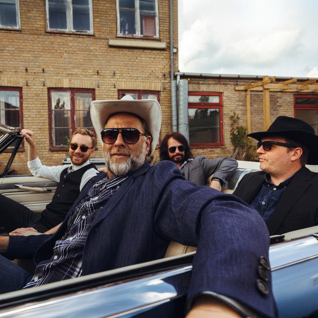 Cover of: Gee Gee Writer - Chasing the Bear | Rock Music