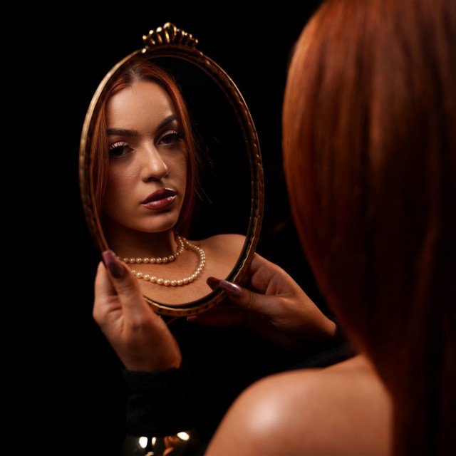 amber-ingram-tell-me-pop-album-cover-nagamag-music-magazine